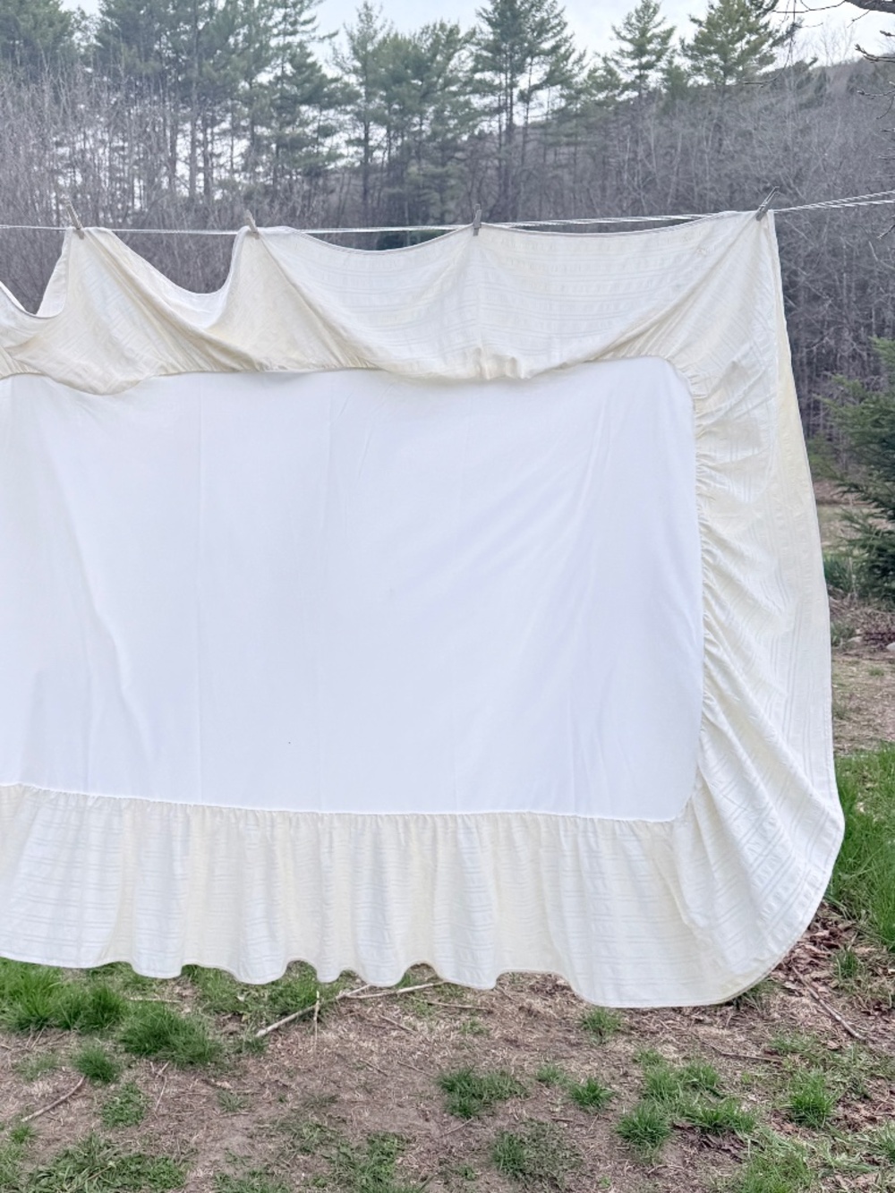Vintage John Matouk Twin Bed Dust Ruffle Off White Seersucker 15 in Drop Luxury